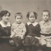Евгения Ивановна Каш с детьми: Михаил, Галина, Аркадий. 1914 г.