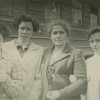 Стоят рядом мама и подруга Клара. Август 1956 г.